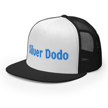 Load image into Gallery viewer, Gorra tipo trucker bordad azul
