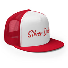 Load image into Gallery viewer, Gorra tipo trucker bordado rojo
