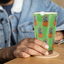 Load image into Gallery viewer, Vaso de cerveza Piñas verde mantis