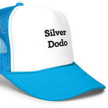 Load image into Gallery viewer, Gorra trucker con frontal de espuma (bordado negro)