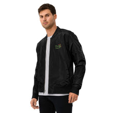 Load image into Gallery viewer, Chaqueta bomber reciclada premium bordado frontal verde Perfecto