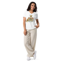Cargar imagen en el visor de la galería, Camiseta suelta mujer cuello pico Essence of Chic blanco sólido