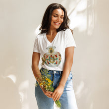 Load image into Gallery viewer, Camiseta suelta mujer cuello pico Essence of Chic blanco sólido