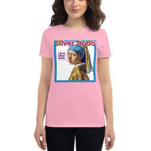 Load image into Gallery viewer, Camiseta de manga corta para mujer La  Joven de la Perla
