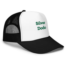 Load image into Gallery viewer, Gorra trucker con frontal de espuma (bordado verde)
