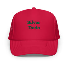 Load image into Gallery viewer, Gorra trucker con frontal de espuma (bordado verde)
