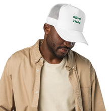 Load image into Gallery viewer, Gorra trucker con frontal de espuma (bordado verde)
